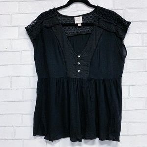 Knox Rose black blouse with lace accents - L